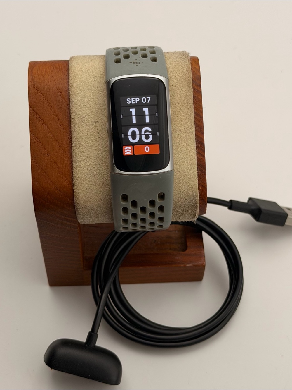 Fitbit Charge 6, Tested, Works well, Charger Included, latest Model, Smartwatch